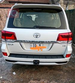 تۆیۆتا لاند کروزەر